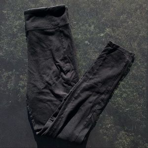 black hollister black leggings with pockets.
